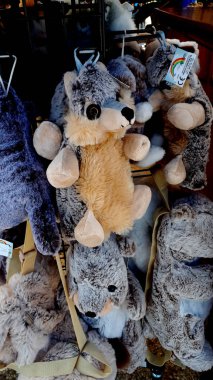 Monte Baldo dağı İtalya 'daki Garda Gölü kıyısındaki Malcesine tatil beldesinin arkasındadır. Dağın tepesine bir teleferik ulaşır ve tepesinde Alpaca ve koyunlarla birlikte dağlık çayırlar ve bir hediyelik eşya dükkanı vardır. Paragliderler rüzgarı yakalayıp aşağı atlarlar.