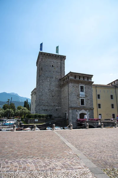 Riva Del Garda Una Delle Graziose Cittadine Questo Lago Del — Foto Stock
