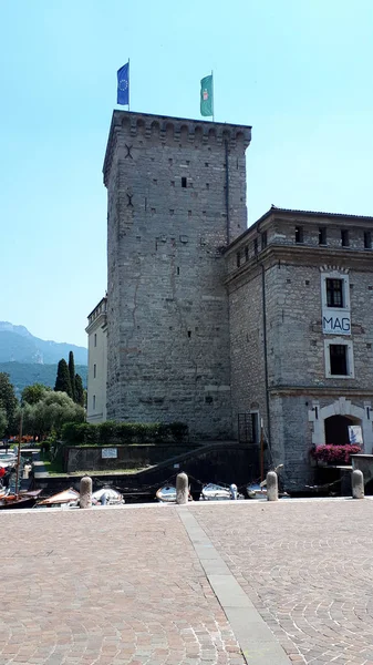 Riva Del Garda Una Delle Graziose Cittadine Questo Lago Del — Foto Stock