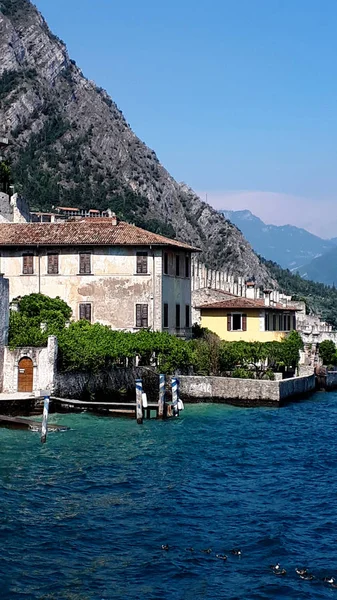 Limone Een Van Mooie Kleine Steden Deze Meer Noord Italië — Stockfoto