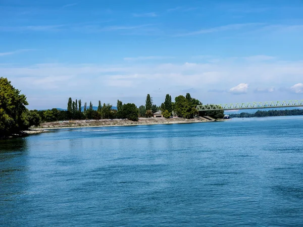 多瑙河从黑森林流向黑海 流经布达佩斯市 多瑙河是欧洲第二大河 仅次于伏尔加河 流经10个国家 比世界上任何其他河流都多 — 图库照片