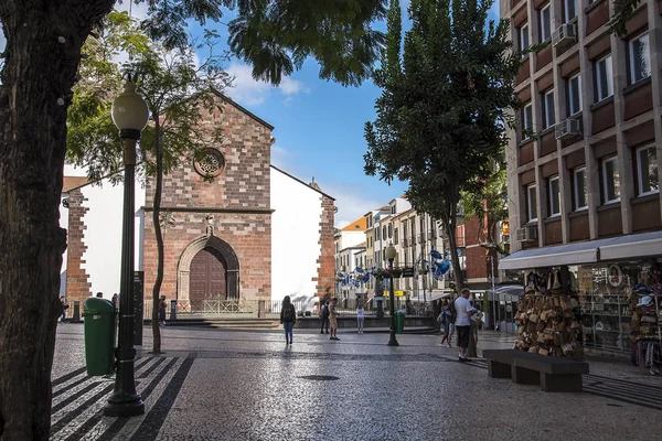 Catedral Nossa Senhora Assunção Chamou Lhe Tree Lined Main Shopping — Fotografia de Stock