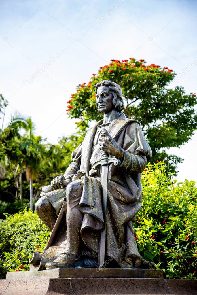 Tribute to Christopher Columbus the discoverer of America, who lived in Funchal in the years of 1475, 1480 and 1492. It was created in 1940 by Henrique Moreira. This is in Santa Caterina Park in Funchal