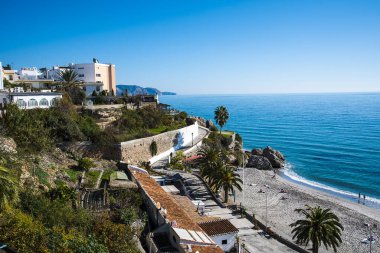 Nerja, Costa del Sol 'un doğu ucunda bir tatil beldesi. Çok güzel mimari detayları olan tipik bir İspanyol. 