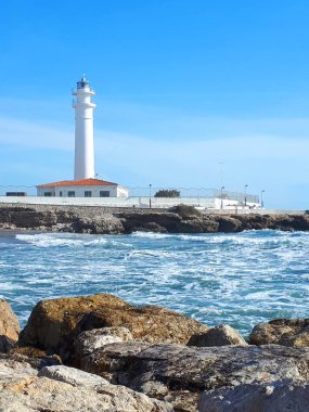 Güney İspanya 'da Costa del Sol' da Torrox sahilinde. Torrox 'un bir deniz feneri, müzesi ve Roma Tuzu kalıntıları var. 
