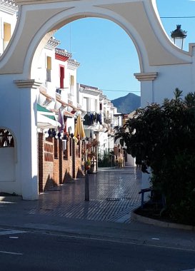 Nerja, Costa del Sol 'un doğu ucunda bir tatil beldesi. Çok güzel mimari detayları olan tipik bir İspanyol. 