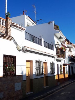 Nerja, Costa del Sol 'un doğu ucunda bir tatil beldesi. Çok güzel mimari detayları olan tipik bir İspanyol. 