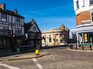 Kuzey Yorkshire 'daki Ripon' da Gürcistan iç mimarisi ve ortaçağ ve tudor zamanlarından kalma bazı mimari örnekler mevcuttur. Dikilitaşlı bir Pazar Meydanı vardır ve Wakeman 'ın evi ve Ripon aslında İngiltere' nin en eski şehridir.. 