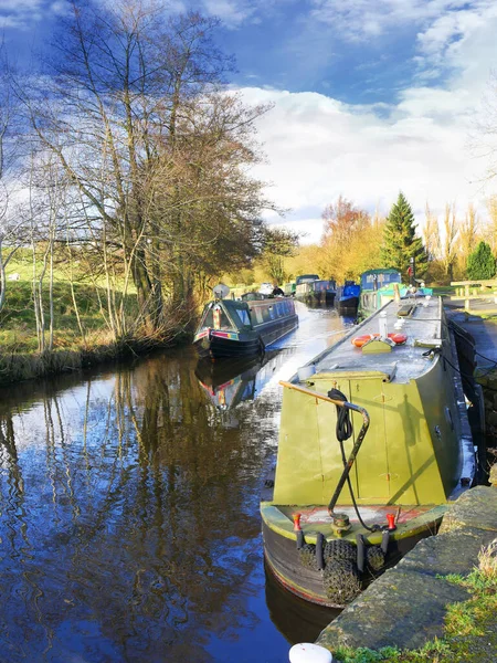 Canal Boats Leeds Liverpool Canal Salterforth Moorings Barnoldswick Beautiful Countryside — Zdjęcie stockowe