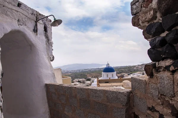 Arquitetura Grega Tradicional Ilha Santorini Que Apega Falésias Que Foram — Fotografia de Stock