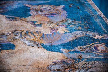 Yunanistan Cyclades Adaları 'ndaki Delos Tapınağı. Delos adası Mykonos yakınlarında yer almaktadır ve Yunanistan 'ın en önemli mitolojik, tarihi ve arkeolojik sahalarından biridir. Bir müze ve birçok tapınak binasının kalıntıları her yerde.
