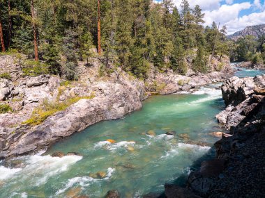 Durango 'dan Silverton' a uzanan ve Colorado 'daki Animasyon Nehri' nin kıyısındaki Rocky Dağları 'ndan geçen Narrow Gauge Demiryolu 1881' den beri aralıksız çalışıyor ve ABD 'de sürekli buhar lokomotifi kullanan birkaç yerden biridir.