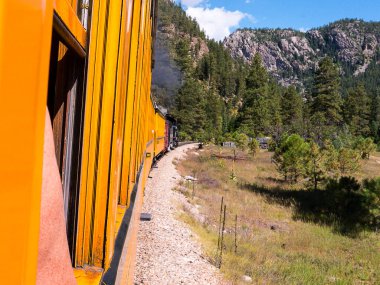 Durango 'dan Silverton' a uzanan ve Colorado 'daki Animasyon Nehri' nin kıyısındaki Rocky Dağları 'ndan geçen Narrow Gauge Demiryolu 1881' den beri aralıksız çalışıyor ve ABD 'de sürekli buhar lokomotifi kullanan birkaç yerden biridir.
