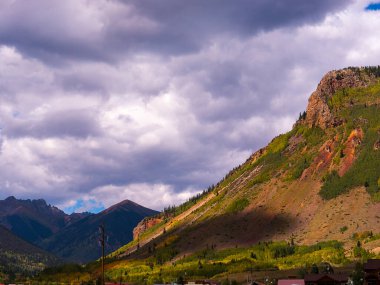 Durango 'dan Silverton' a uzanan ve Colorado 'daki Animasyon Nehri' nin kıyısındaki Rocky Dağları 'ndan geçen Narrow Gauge Demiryolu 1881' den beri aralıksız çalışıyor ve ABD 'de sürekli buhar lokomotifi kullanan birkaç yerden biridir.