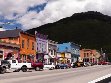 Durango 'dan Silverton' a uzanan ve Colorado 'daki Animasyon nehri kıyısındaki Rocky Dağları' ndan geçen eski Silver maden kasabası Silverton, 1881 'den beri durmaksızın devam ediyor. 