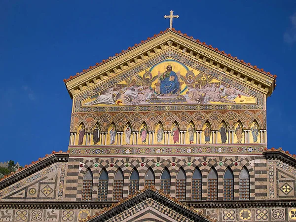 Beautiful Town Amalfi Clings Cliffs Amalfi Coast Italy Cathedral Shines — Stock Photo, Image