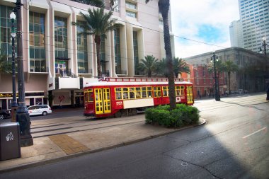New Orleans 'ın tüm şehri çevreleyen çok verimli tramvay ve tramvay ağı var.