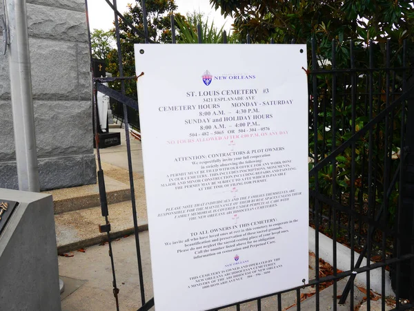 Aviso Cementerio Tierra Anterior Este Cementerio Más Famoso Louis Cemetery —  Fotos de Stock