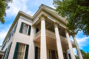Amerika 'daki Natchez Mississippi' deki güzel Antebellum Evi. Bu ev artık bir müze. Antebellum savaştan önce demek.