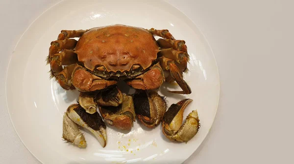 Delicious Hairy Crab White Plate — Stock Photo, Image