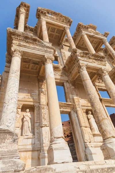 Zřícenina Celsiovy Knihovny Starobylém Městě Efesus Turecko Krásném Letním Dni — Stock fotografie