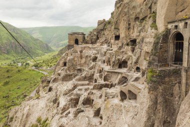 Georgia mı? Vardzia mağara manastırı