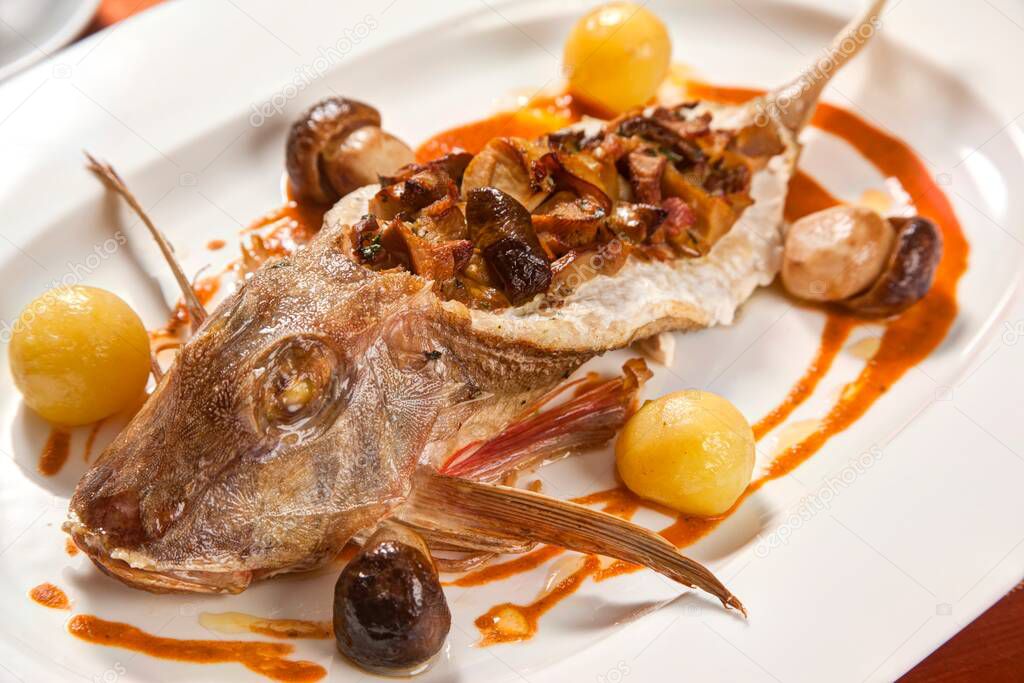Red mullet stuffed with chanterelle