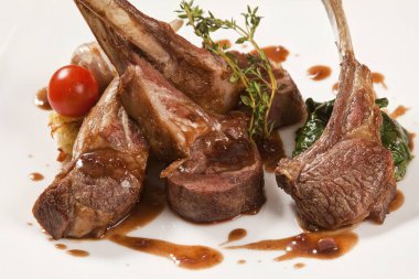 Kuzunun lezzetli bifteği