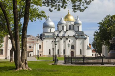 Veliky Novgorod 'un Kremlin' indeki Aziz Sophia Katedrali. Rusya