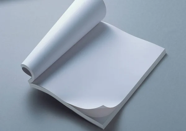 Cuaderno Notas Papel Blanco Sobre Color Gris Como Fondo —  Fotos de Stock