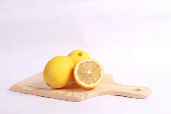 Limón Aislado Sobre Fondo Blanco — Foto de Stock