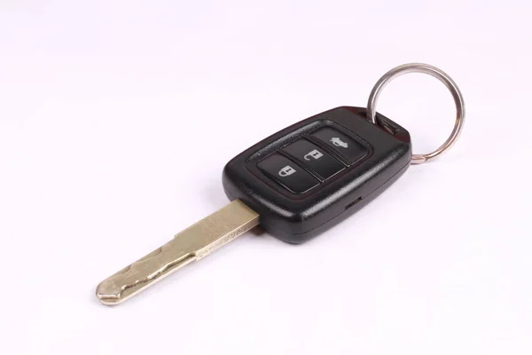 araba anahtarı beyaz arkaplanda izole edildi