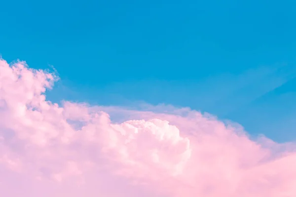 Ciel Bleu Avec Des Nuages Rose Doux — Photo