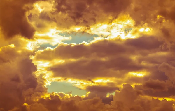 Naranja Luz Roja Amarilla Las Nubes Con Cielo Nublado — Foto de Stock