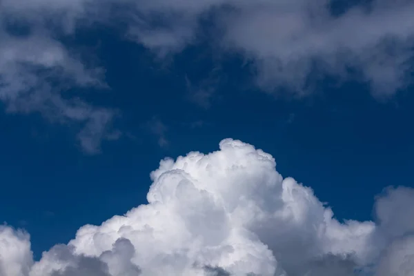 乌云密布的天空 — 图库照片