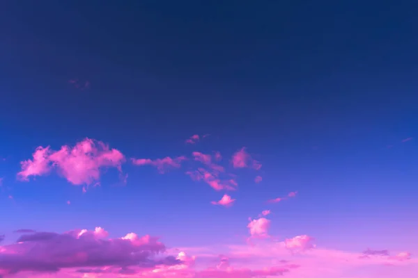 Couleur Rose Violette Dans Les Nuages Sur Ciel Bleu Foncé — Photo