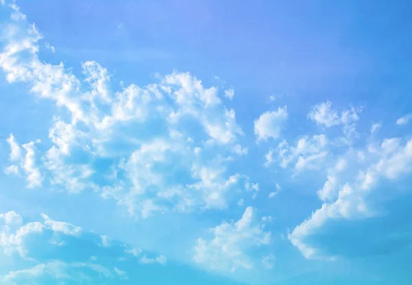 Branco Macio Nublado Céu Azul Com Luz Solar — Fotografia de Stock