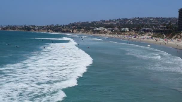 Pacific Beach surfare — Stockvideo