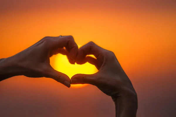 Gün batımında güneş doğmadan önce kalp kontrolden çıktı..