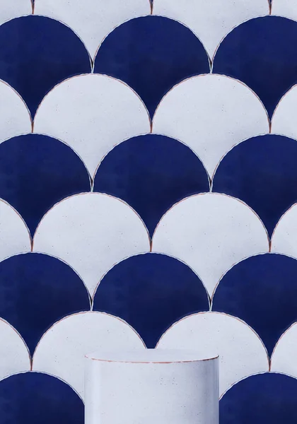 Markalaştırma için soyut arka plan ve minimum sunum. Beyaz ve mavi Fas balık pulları üzerine seramik podyum. 3d resimleme.