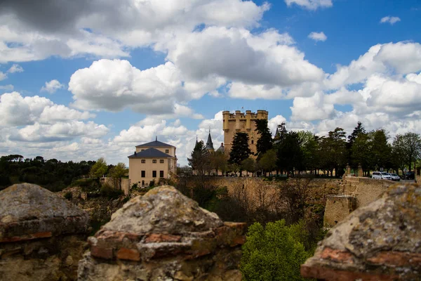 塞戈维亚 西班牙在城堡里有着令人印象深刻的云彩 — 图库照片