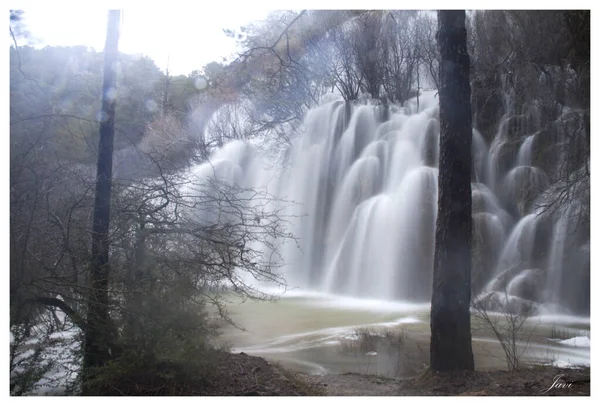 İpek efektli bir şelale.