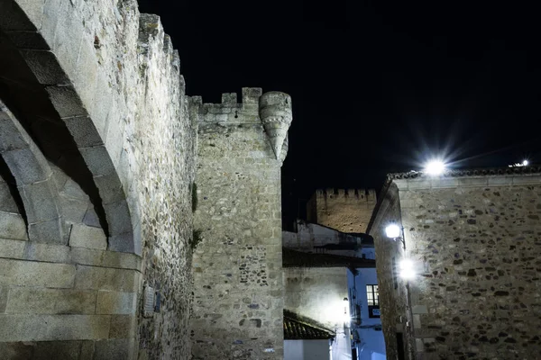 İspanya 'da Arco de la Estrella Star kemeri anıtsal şehrin girişinde.