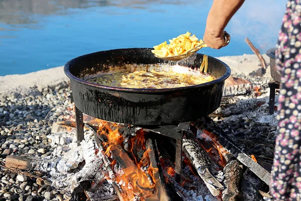 传统土耳其烹饪锅炉和传统的土耳其美食 — 图库照片