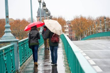 Şemsiye ve yağmur grubu