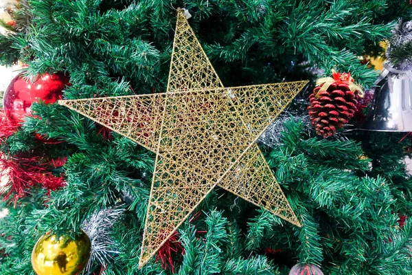 Weihnachtsbaum Und Weihnachtsschmuck — Stockfoto