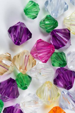 Renkli cam taş dekorasyon için