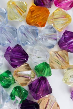 Renkli cam taş dekorasyon için