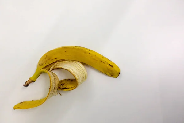 Bananskal Och Ätit Banan — Stockfoto