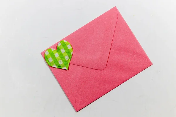 手紙封筒の色と色の心 — ストック写真